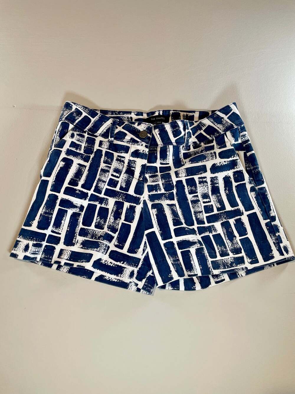 The Limited White Blue Tailored Shorts Mid Rise Structured Chino Style Size 4